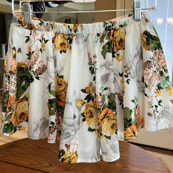 Floral Skort Look Flowy Shorts - Picture 9 of 9